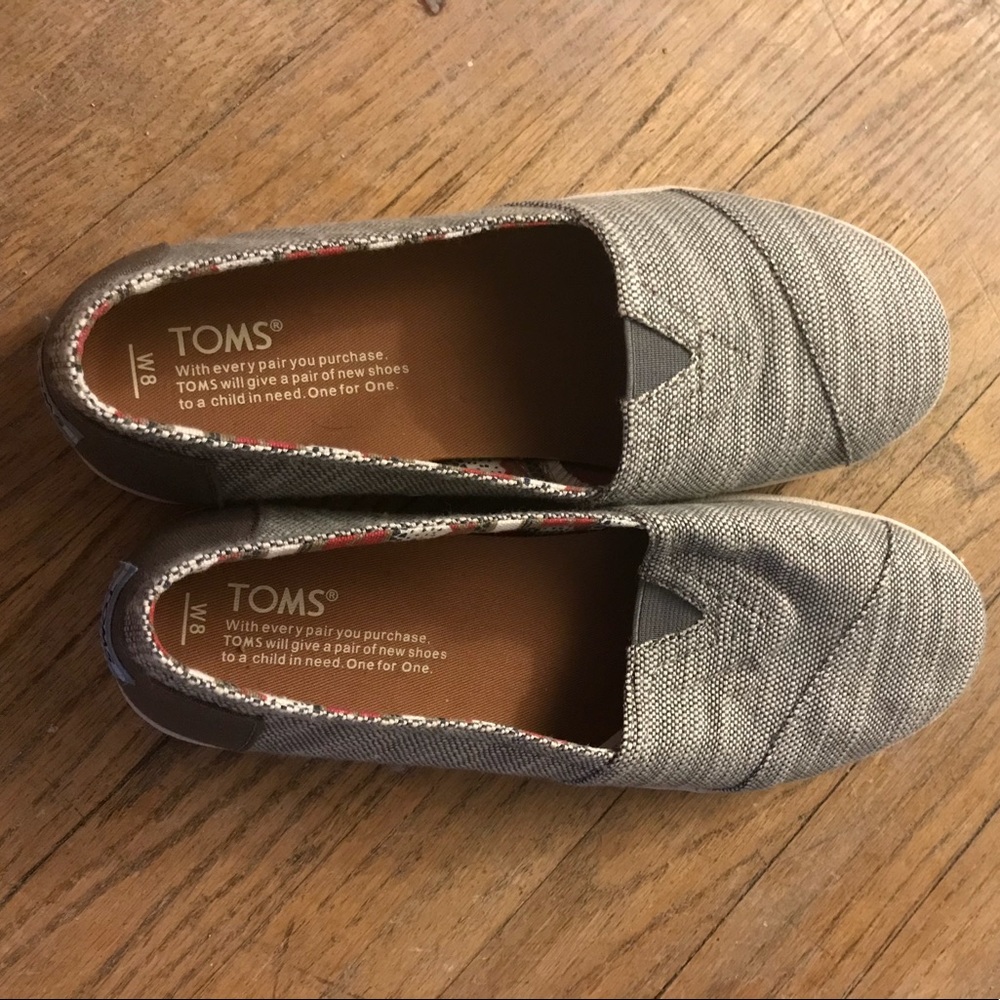 NWOT Toms Avalon sneakers
